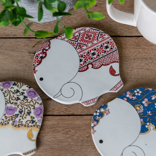 intuchaihouse cup holder, (1 set contains 3 pieces) elephant shape ceramic material