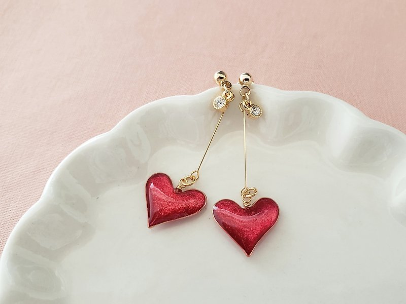 glittering swing heart pierced or clip-on earrings - Earrings & Clip-ons - Resin Red