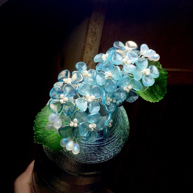 【若桑】夏。無盡。繡球花髮飾。古董水晶。重工編織花朵新娘頭飾 - 髮圈/髮夾 - 玻璃 藍色