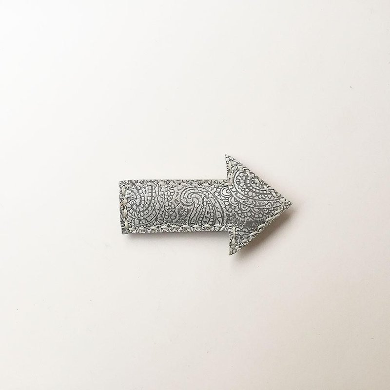 Genuine leather brooch with paisley pattern - เข็มกลัด - หนังแท้ สีเงิน