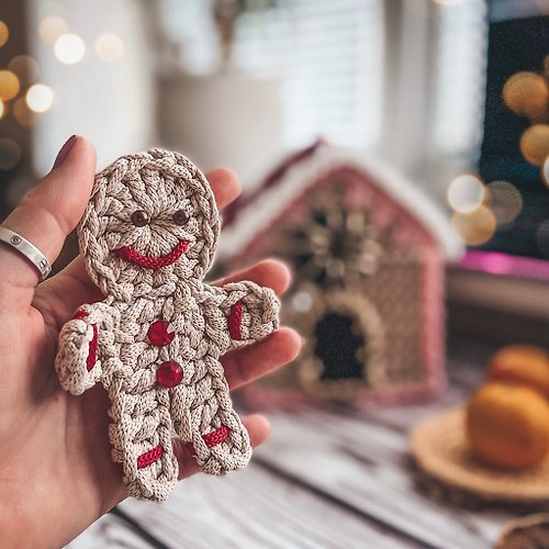SmachnaTorba Gingerbread man ornament free crochet pattern PDF and video tutorial