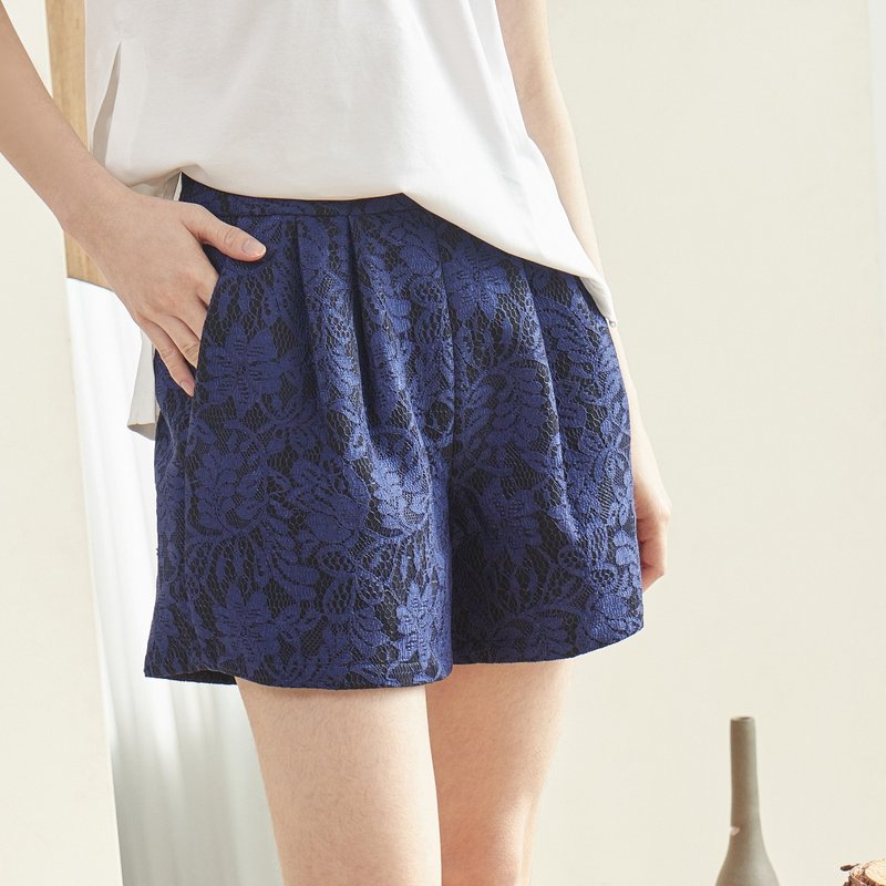 Lace shorts [CONTRAST card 偌诗] - Women's Pants - Polyester Blue