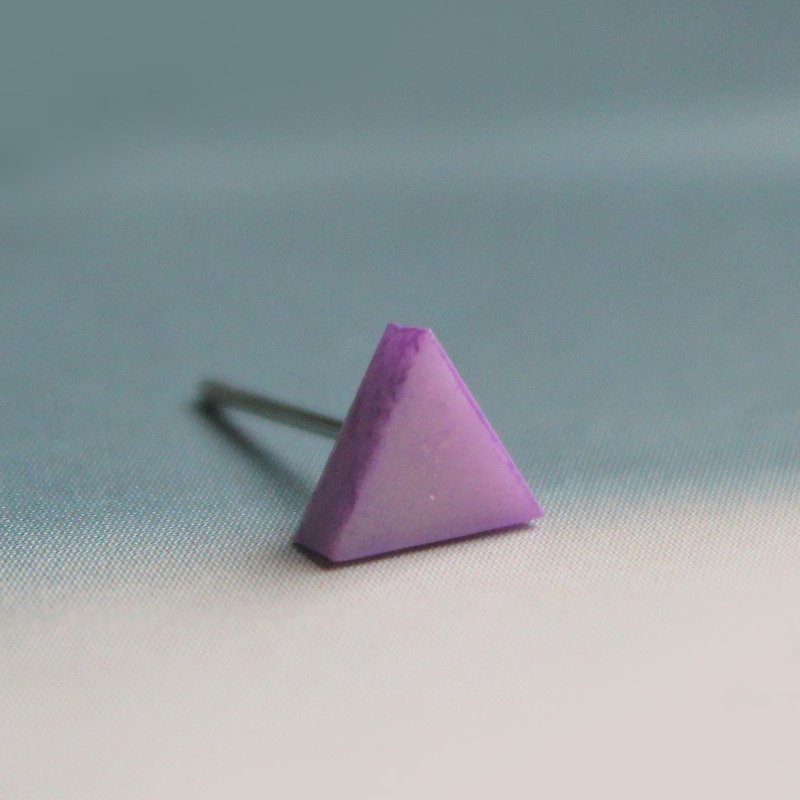 ▽小さな三角形のイヤリング▽708 /ドリームアタック - シングル - ピアス・イヤリング - 粘土 パープル