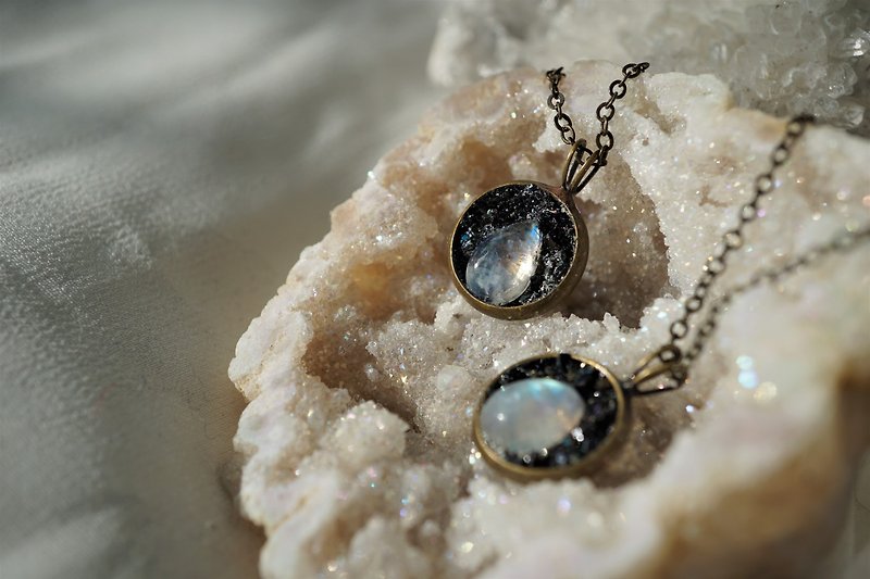 Crushed Hematite Moonstone Necklace - Necklaces - Gemstone Blue