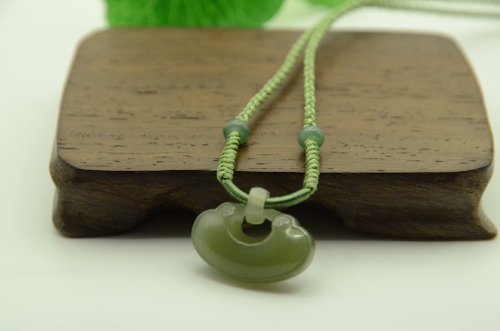 Xiyi] 天然和天翡翠浅湖水彩如懿ロックチェーンペンダントネックレス