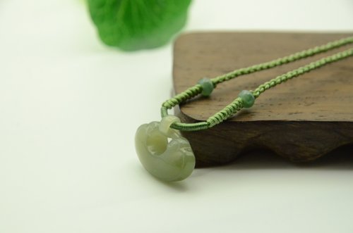 Xiyi] 天然和天翡翠浅湖水彩如懿ロックチェーンペンダントネックレス