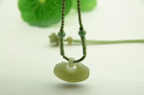 Xiyi] 天然和天翡翠浅湖水彩如懿ロックチェーンペンダントネックレス