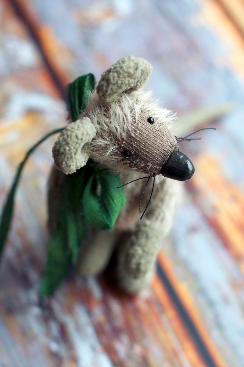 The mouse created with German mohair and vintage plush - 公仔模型 - 其他材質 灰色
