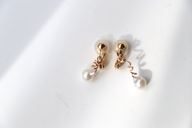 Baroque pearl earrings　　Clip Type - Earrings & Clip-ons - Pearl White