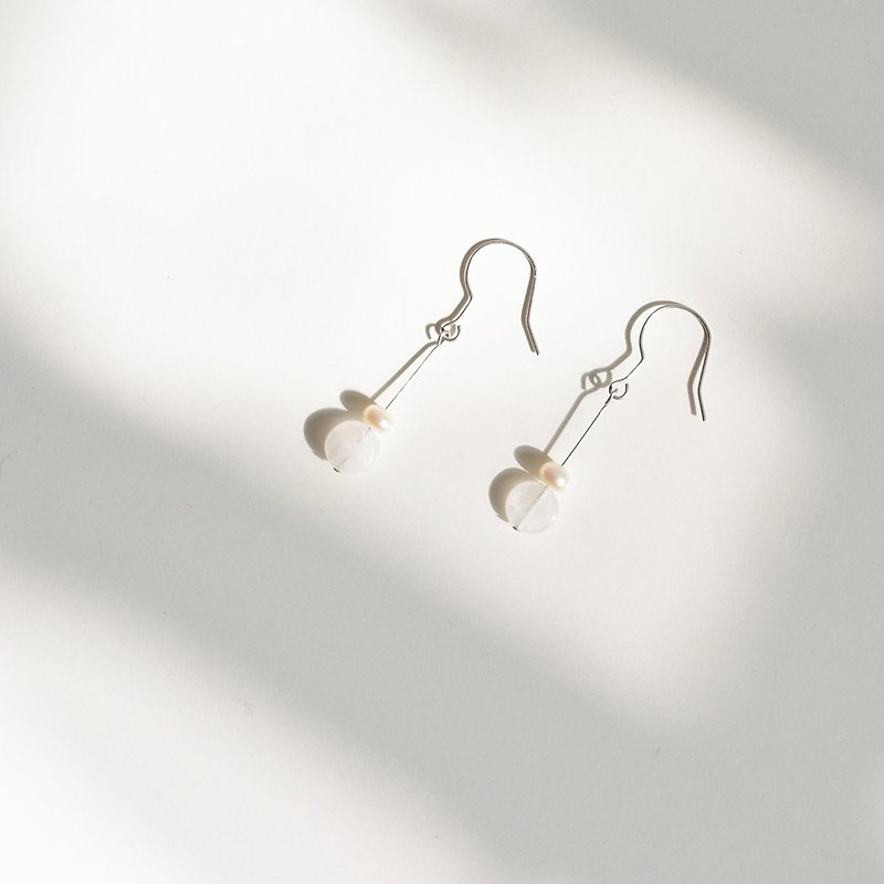 White Moonlight Natural Stone Earrings - ต่างหู - วัสดุอื่นๆ ขาว