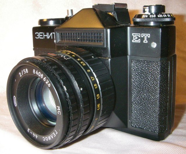 1980s! - ZENIT ET + Helios 44-3 58mm F/2 Lens + 2024 Original Case - Fully working - 35mm Film SLR Soviet Camera