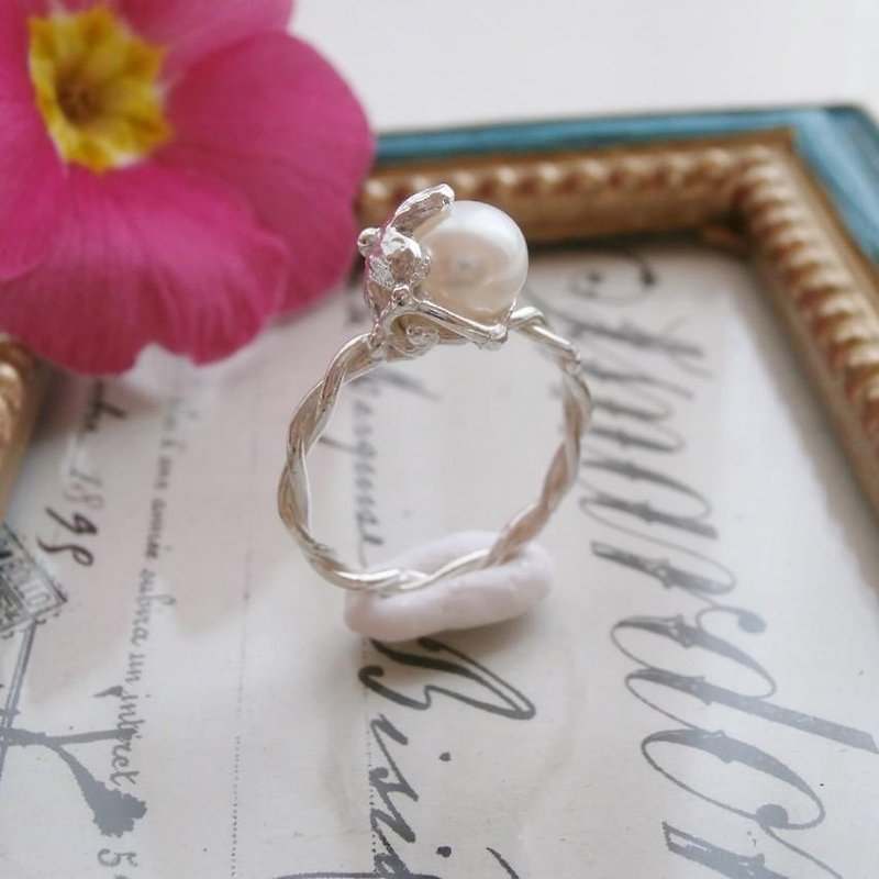 Freshwater pearl and flower ring - General Rings - Gemstone 