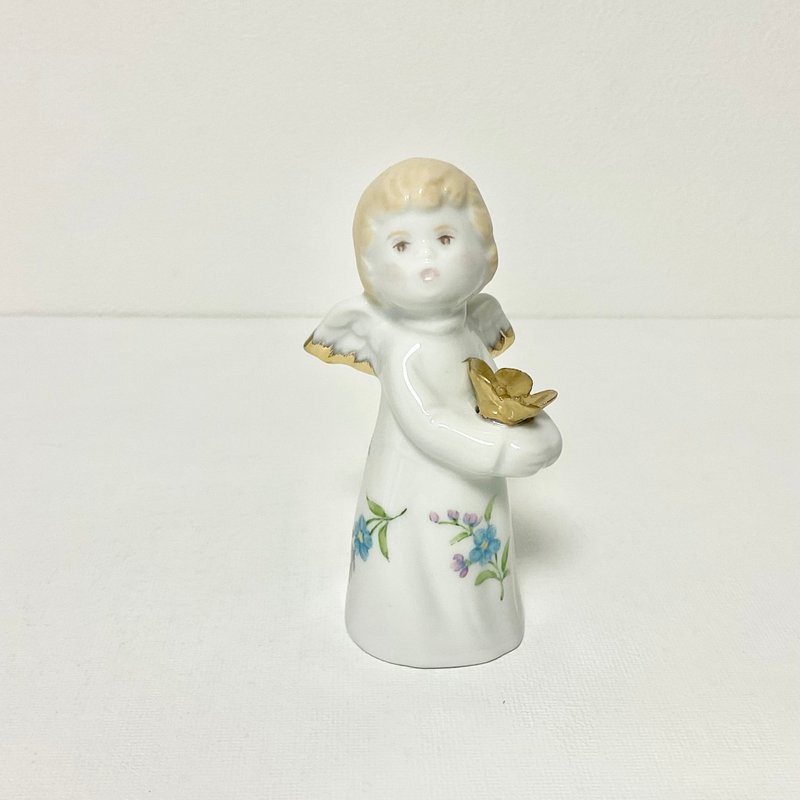 Hand painted blue flower fairy figurine - ตุ๊กตา - เครื่องลายคราม ขาว