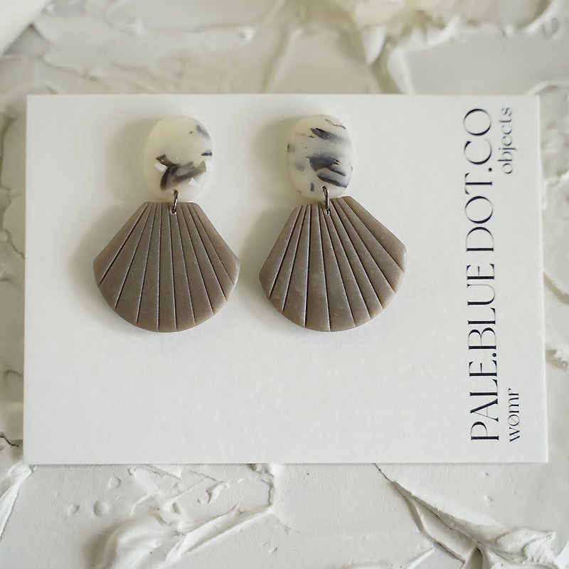Smoke Vela earrings - Earrings & Clip-ons - Resin Gray