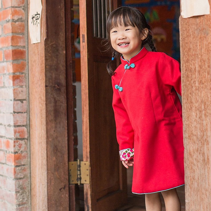 Children's cheongsam antique winter long-sleeved plain (red) - Qipao - Cotton & Hemp 