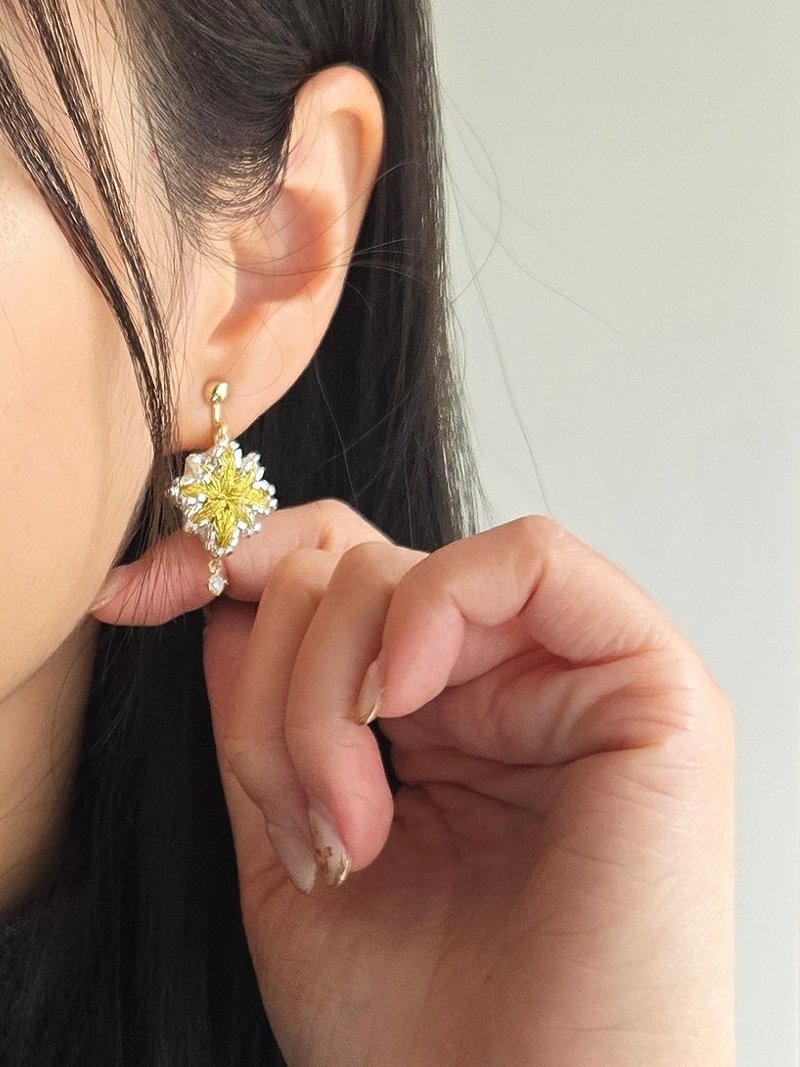 Starlight Embroidered Earrings - ต่างหู - งานปัก 