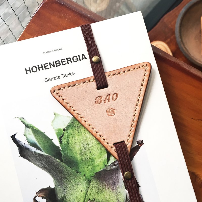 Finished product manufacturing-triangle bookmark original handmade leather bookmark #bookmarked#1 leather bookmark hand-sewn vegetable tanned leather Italian leather white wax leather Made in Hong Kong - ที่คั่นหนังสือ - หนังแท้ สีนำ้ตาล