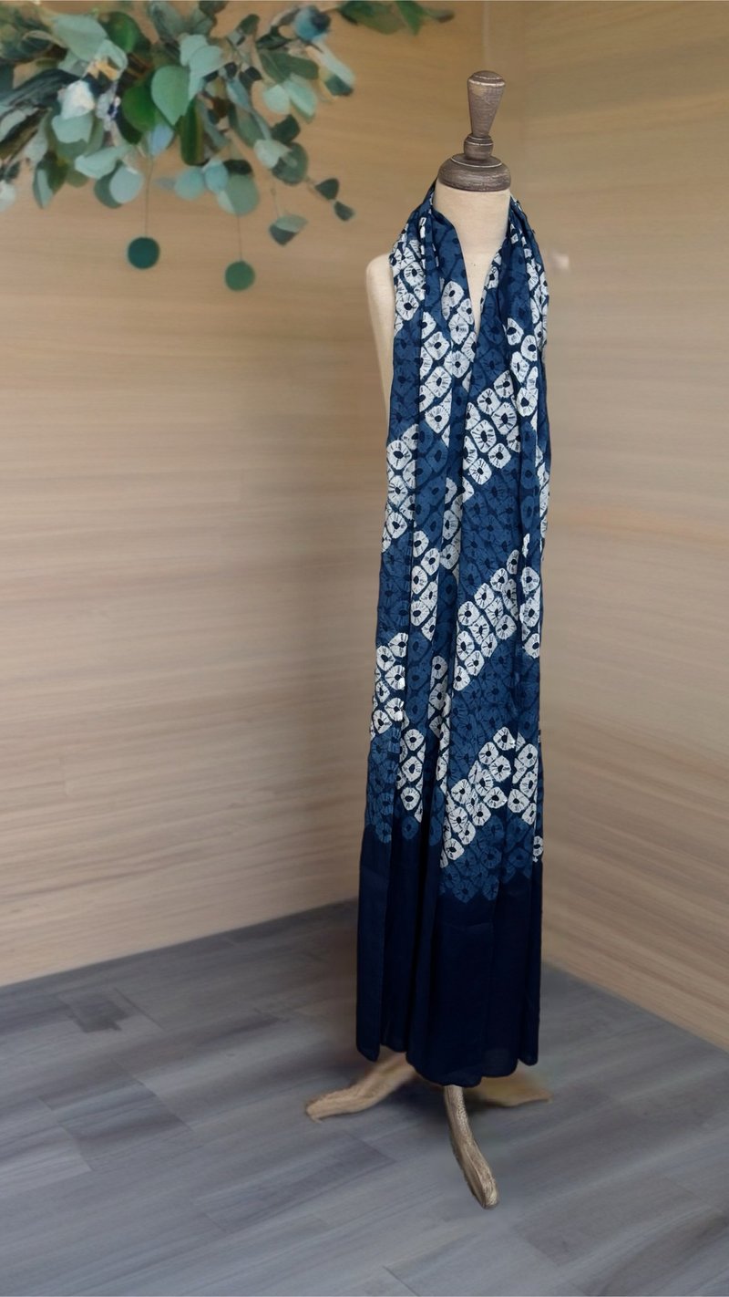 雲南非遺技藝-扎染圍巾 - 圍巾/披肩 - 棉．麻 藍色