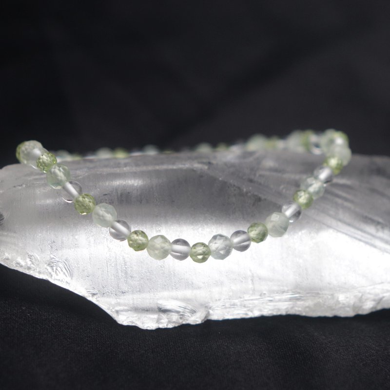 [Includes Christmas Packaging] White Crystal - Prehnite - Peridot - Wealth Attraction - Stress Relief - Crystal Bracelet - สร้อยข้อมือ - คริสตัล สีเขียว