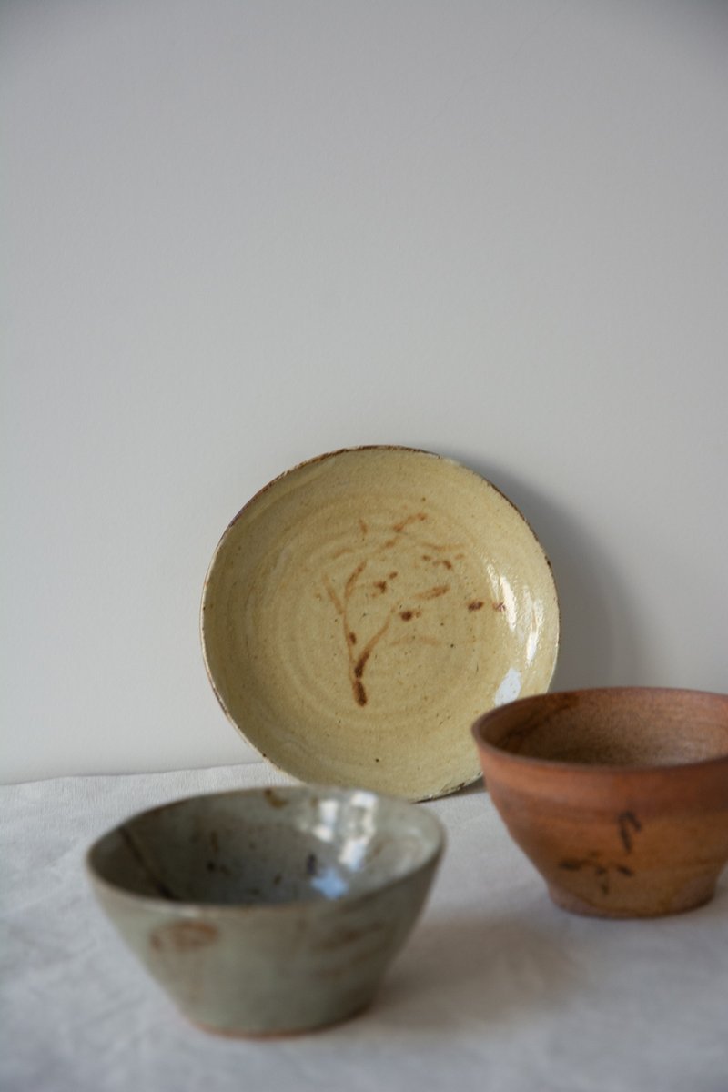 Yellow-Gray Glazed Plate Ceramic Plate - จานและถาด - ดินเผา 