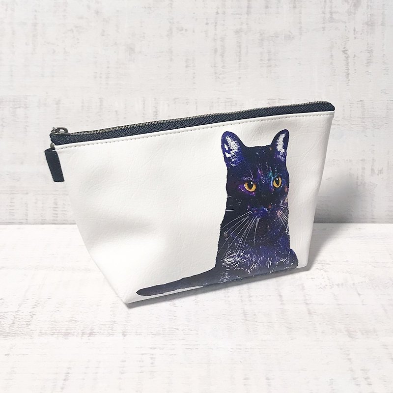 Pouch GALAXY CAT / Cosmetic pouch / accessory case / star / universe / animal - กระเป๋าเครื่องสำอาง - หนังเทียม ขาว