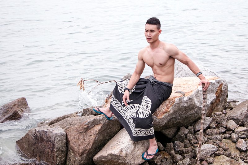 Tropical Sarong In Monstera Black Printing - 男長褲/休閒褲 - 聚酯纖維 黑色