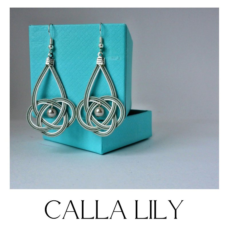 Gray Teardrop Pearl Earring, |Calla Lily|, Sophisticated Japanese Mizuhiki - ต่างหู - กระดาษ สีเทา