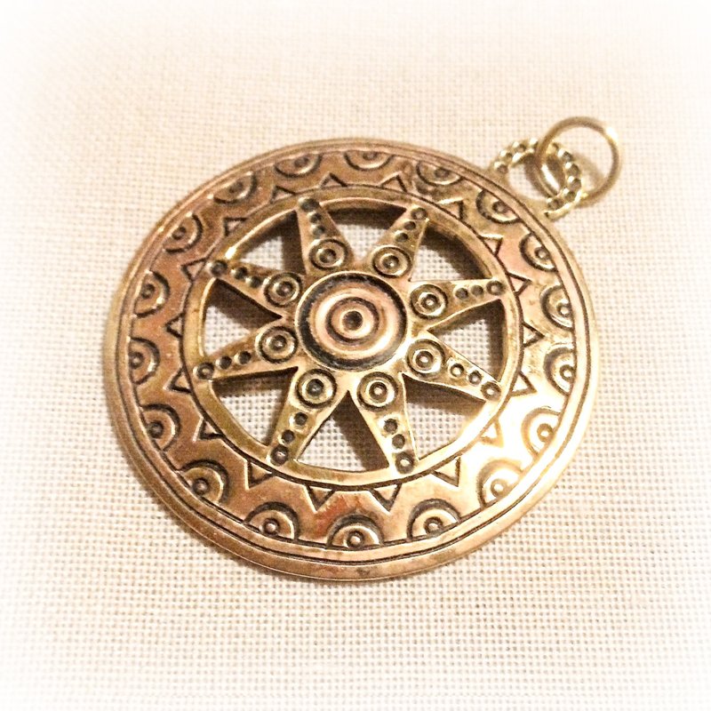 Sun symbol necklace pendant,Vintage Brass jewellery,round necklace charm - 吊飾 - 銅/黃銅 金色