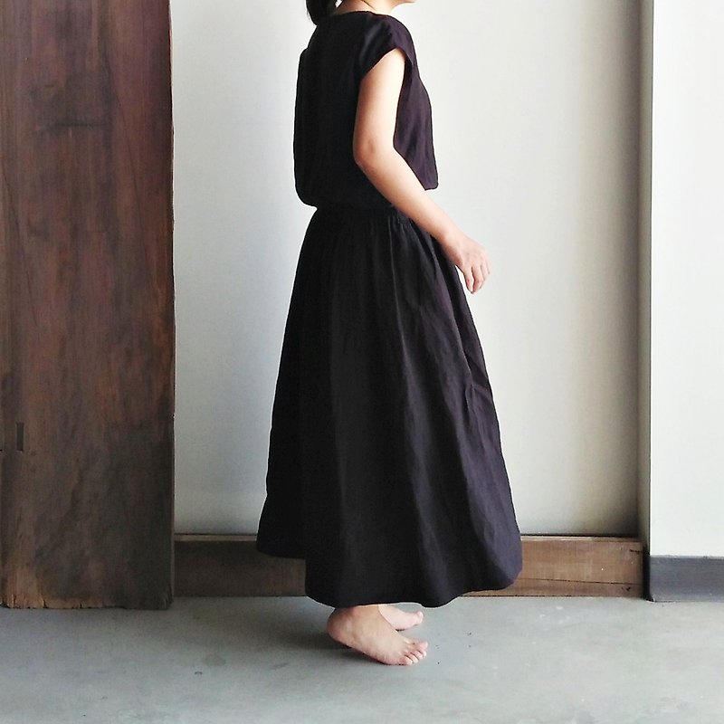 Fine folded elegant dress linen black - กระโปรง - ผ้าฝ้าย/ผ้าลินิน สีดำ