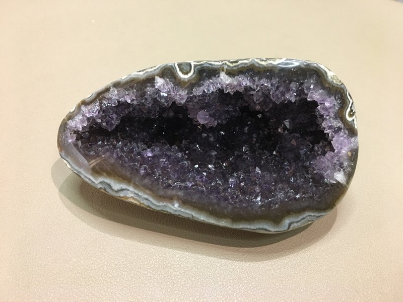 Natural Amethyst Cave (Mili) - It attracts wealth and popularity and helps with studies - ของวางตกแต่ง - คริสตัล 