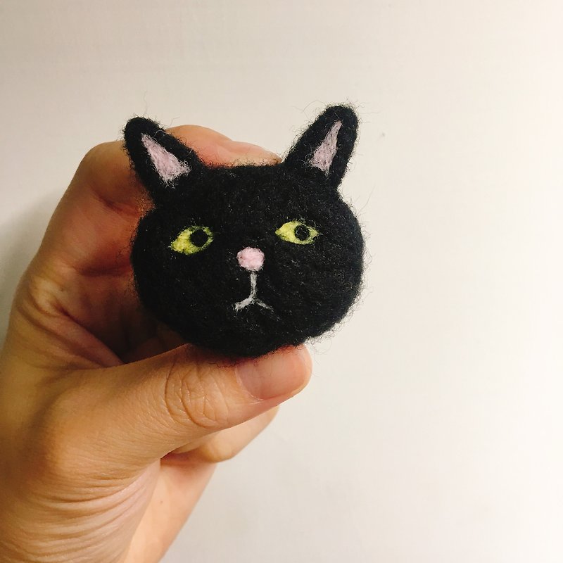 Wool felt handmade black cat pin hair tie - เข็มกลัด - ขนแกะ สีดำ