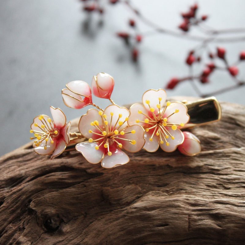 [Dry Rain Apricot Blossom Hair Clip] Apricot Blossom Hair Clip Handmade Bronze Wire Resin Hair Accessories/Hair Clips - Hair Accessories - Resin Pink