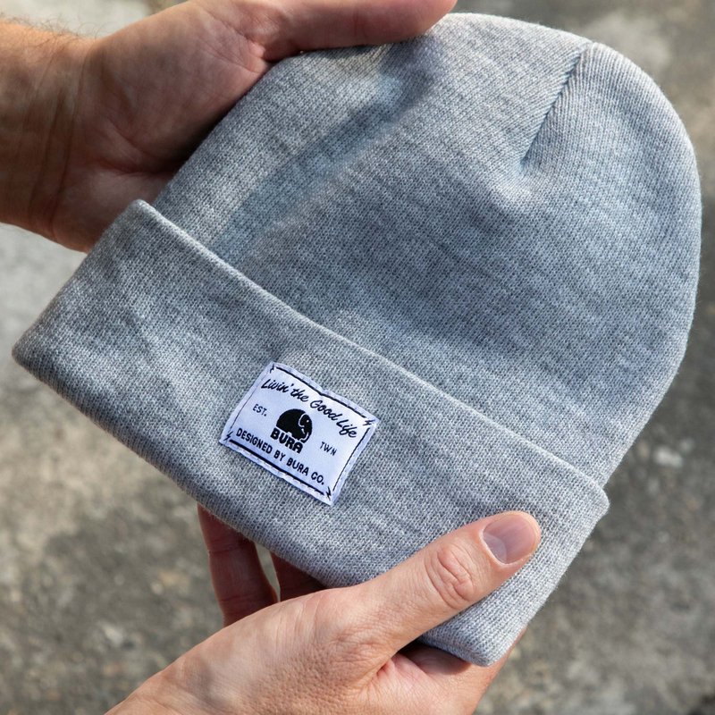 BURA Winter Beanie with Custom Designed Woven Patch Heather Grey - หมวก - วัสดุอื่นๆ สีเงิน