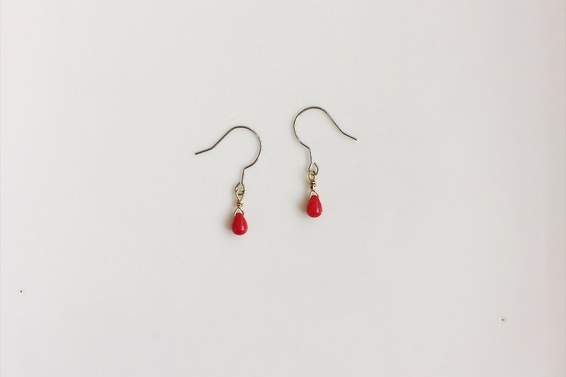 小草莓 暗紅系百搭簡約雨滴造型耳環 - 耳環/耳夾 - 寶石 紅色