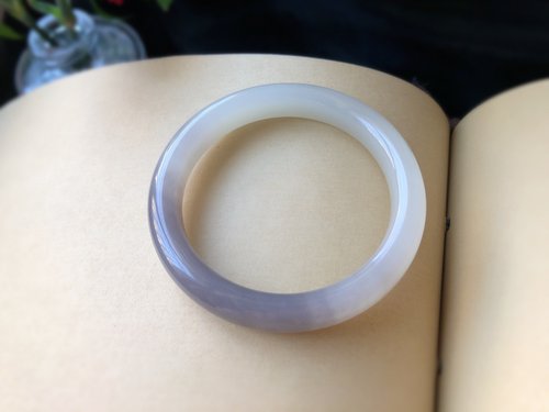 一念之間 天然和田玉紫羅蘭手鐲 圈口58mm 做工精緻玉質細膩
