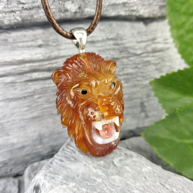 Lion pendant in orange carnelian. Animal zodiac jewelry. Gift for her and him. - Necklaces - Stone Orange