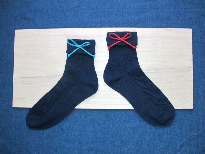 Folding Socks/文青款綁繩中統襪/低調深藍/接單訂製 - 襪子 - 棉．麻 藍色