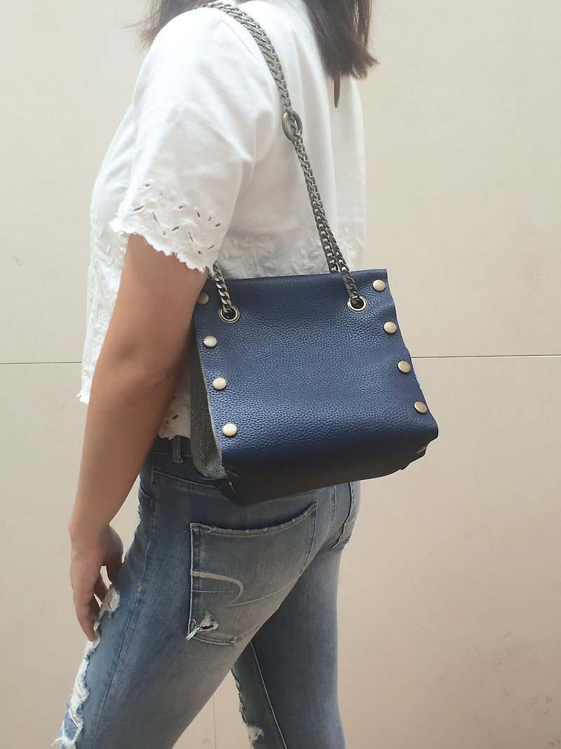 Small Create-your-own Cube Bag with blue leather (starter pack) - กระเป๋าแมสเซนเจอร์ - หนังแท้ สีน้ำเงิน