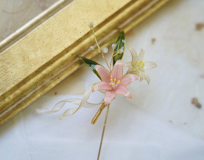 百合 - 手工樹脂胸針帽飾別針心口針禮物 - 胸針 - 樹脂 粉紅色