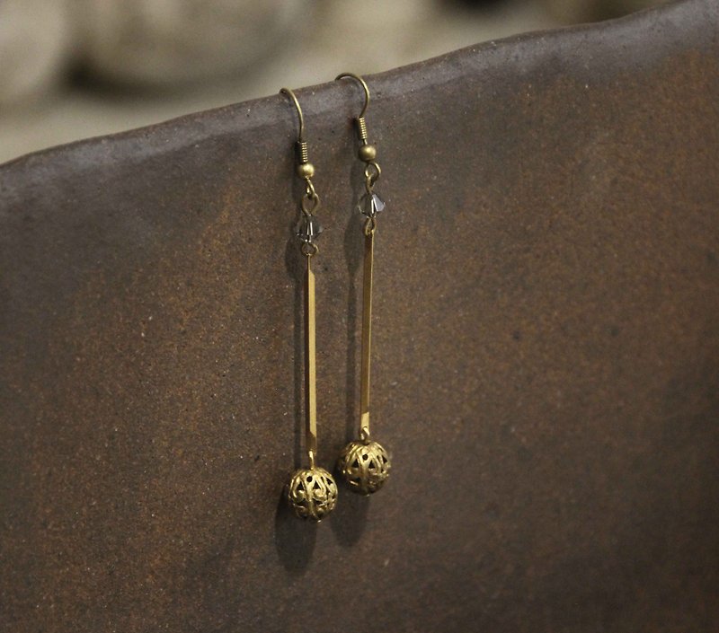 Antique gray glass crystal long earrings - ต่างหู - ทองแดงทองเหลือง 