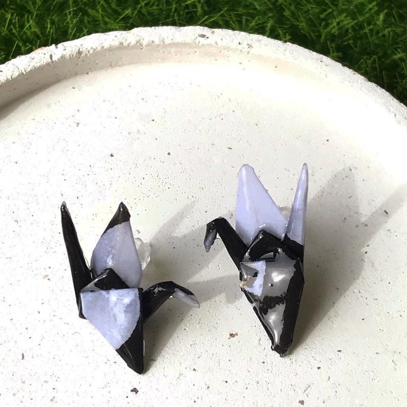 Origami Ornaments—Graphic Design—Exclusive Creation—Flying Paper Crane - ต่างหู - เรซิน สีดำ