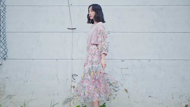 藕 powder through skin 纱 flower skirt - Skirts - Cotton & Hemp Pink