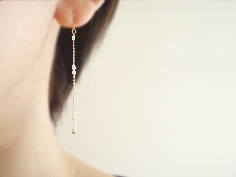 Keshi pearl with long chain, hook earrings 穿孔耳環 - Earrings & Clip-ons - Stone White