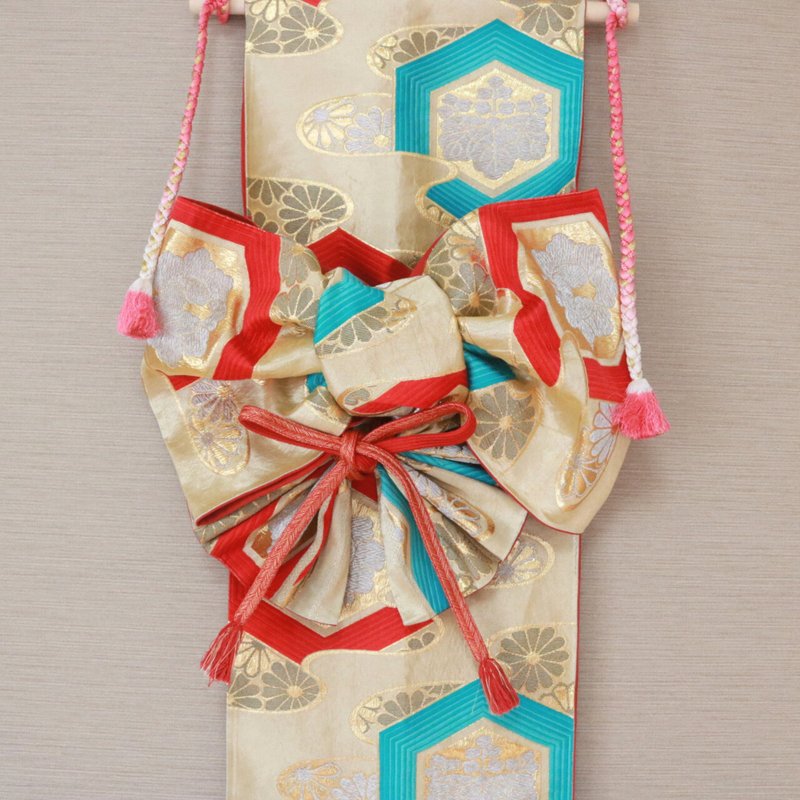 帯リメイク壁飾り　一点ものの和モダンタペストリー - ウォールデコ・壁紙 - シルク・絹 ゴールド