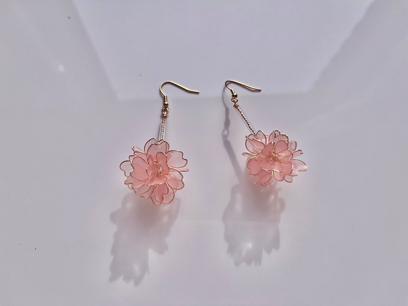 Hydrangea Yae Sakura Earrings - ต่างหู - เรซิน 