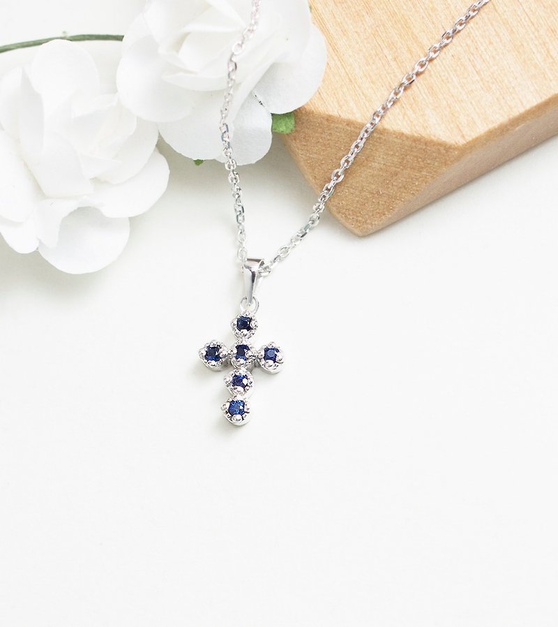 Natural sapphire cross necklace hand made sterling silver silver925 cross - สร้อยคอ - เครื่องเพชรพลอย สีน้ำเงิน