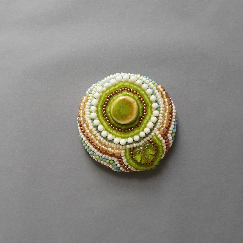 Chatty Brooch, Large, 13, Beaded Embroidery Brooch, Green, Pastel, Colorful, Unique, One of a Kind, Christmas - เข็มกลัด - แก้ว สีเขียว