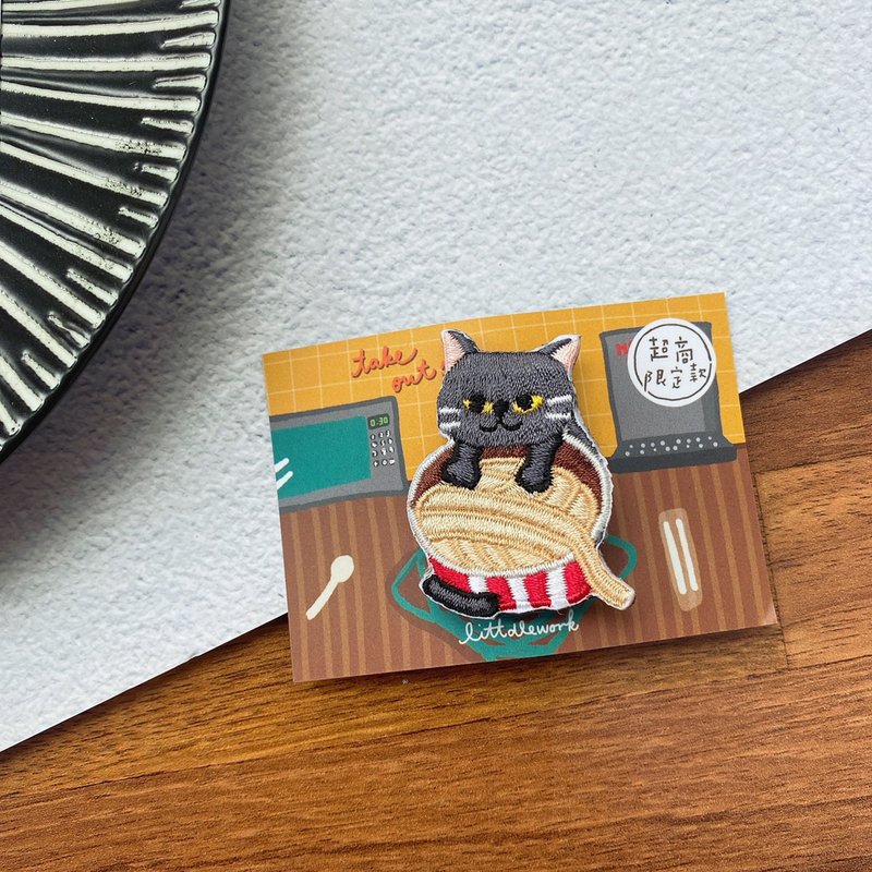 刺繡燙貼/別針 | 超商限定 - 泡麵黑貓  | Littdlework - 徽章/別針 - 繡線 咖啡色