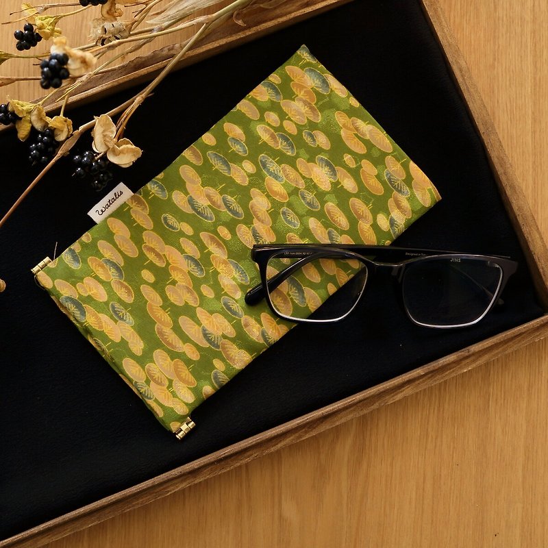 Round leaf pattern Kimono sunglasses case Glasses case - กล่องแว่น - ผ้าฝ้าย/ผ้าลินิน สีเขียว