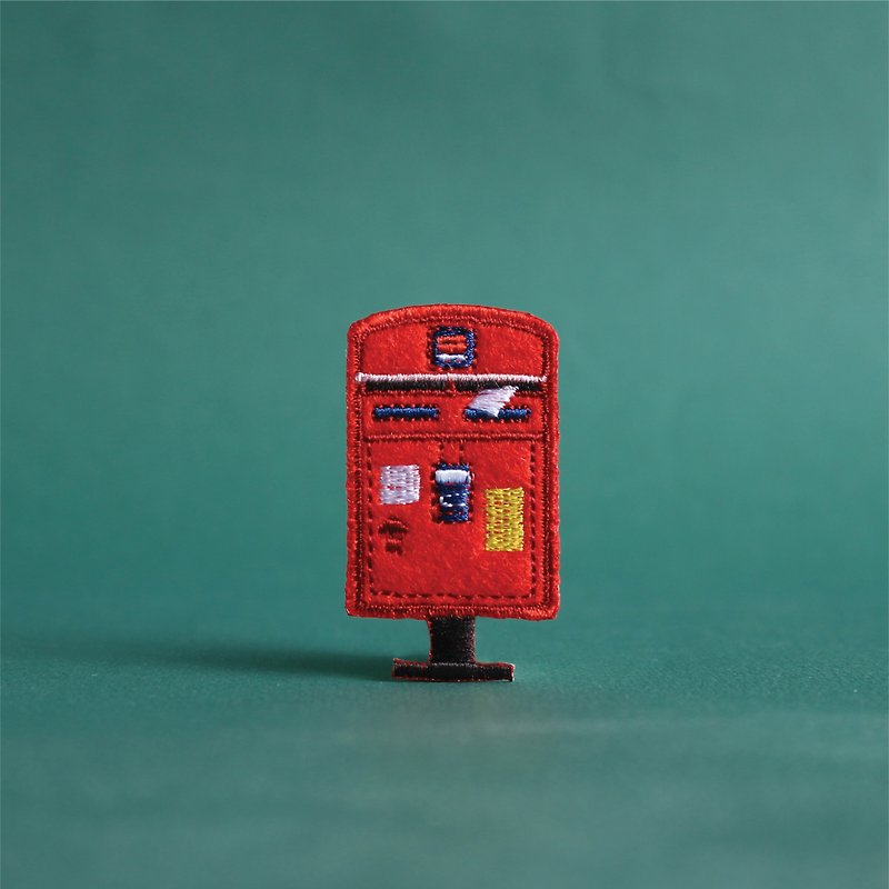 Letter Box Iron on Patch - เข็มกลัด/พิน - งานปัก สีแดง